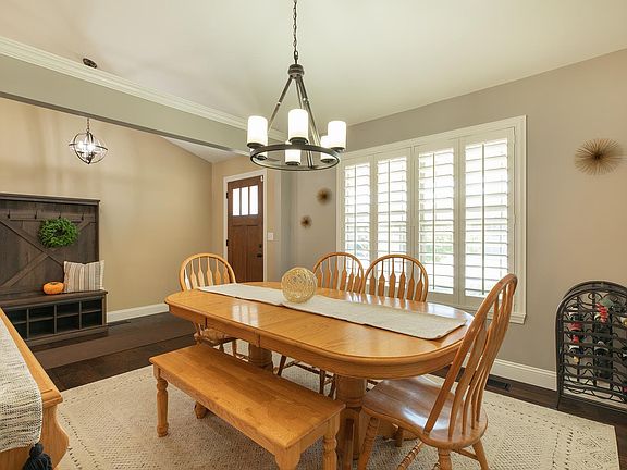 4th image of 145 Meridian Oaks Dr