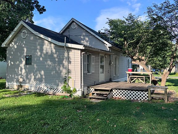3rd image of 1004 S Cherry St