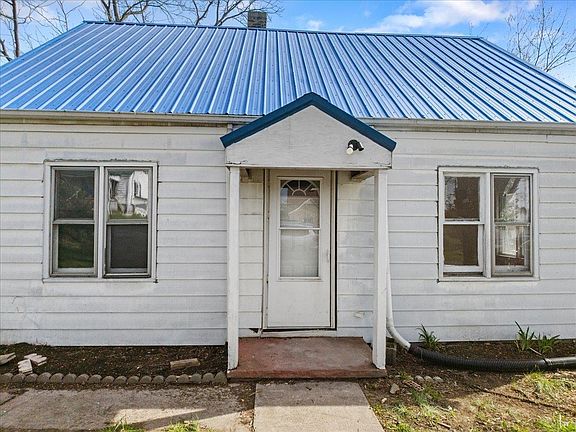 5th image of 102 Linden St