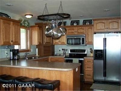 4th image of 3200 Crimson Dr NW