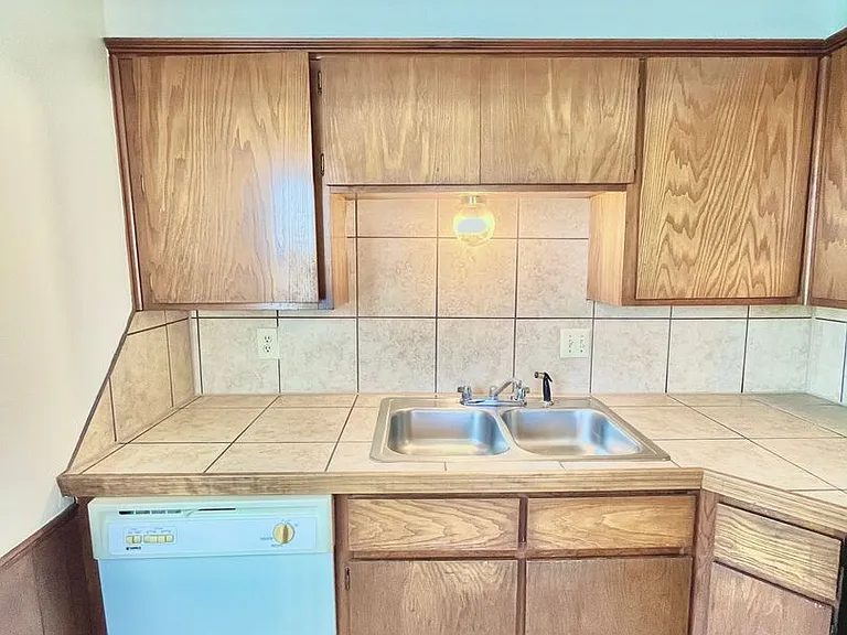 300 Chalmette Dr — Photo 17