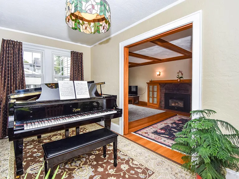 36 Whittier Rd — Photo 4