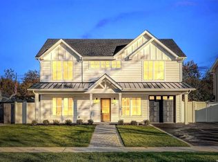 21 Valley Rd, Levittown, NY 11756