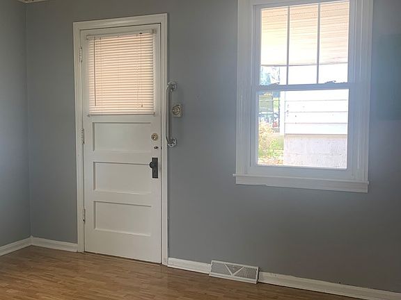 5th image of 2625 Sunrise Ave
