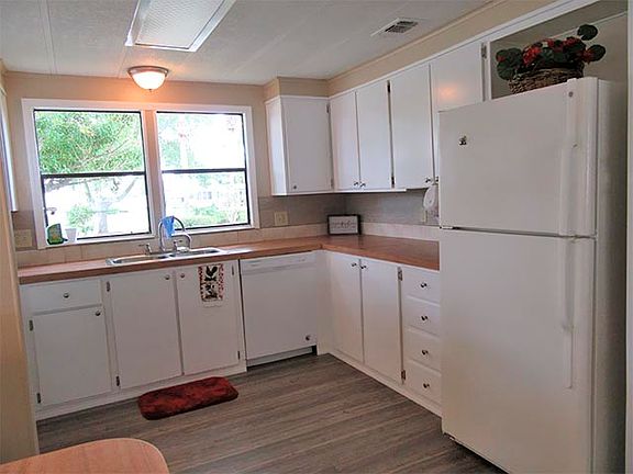 3rd image of 1704 Kingsmill Dr #955