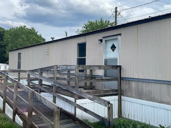 2350 Springlake Mobile Home Park #74, Granite Falls, NC 28630