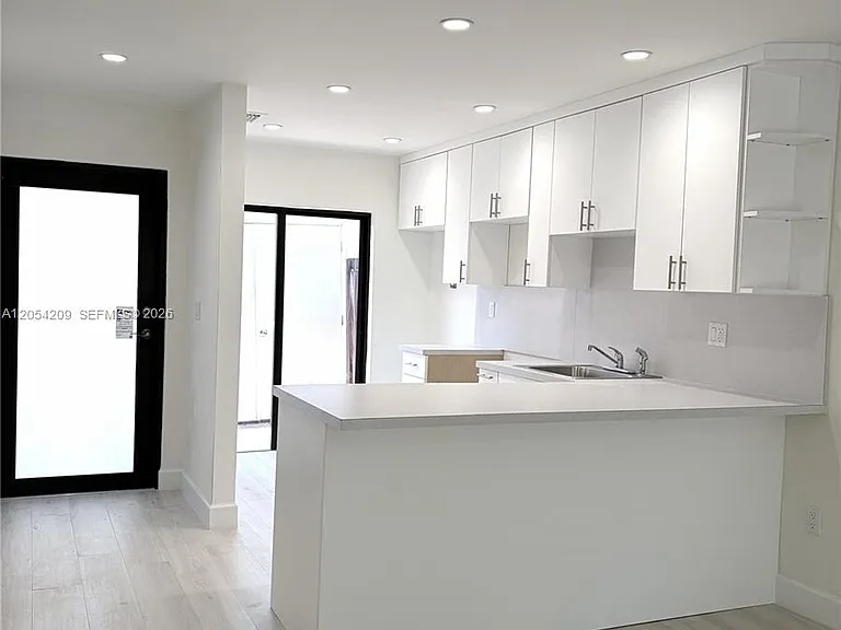 3809 SW 82nd Ave #V-20 — Photo 8