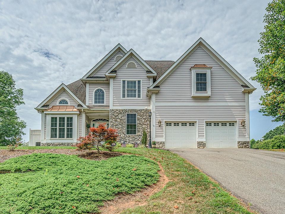 1st image of 10 Leeward Dr