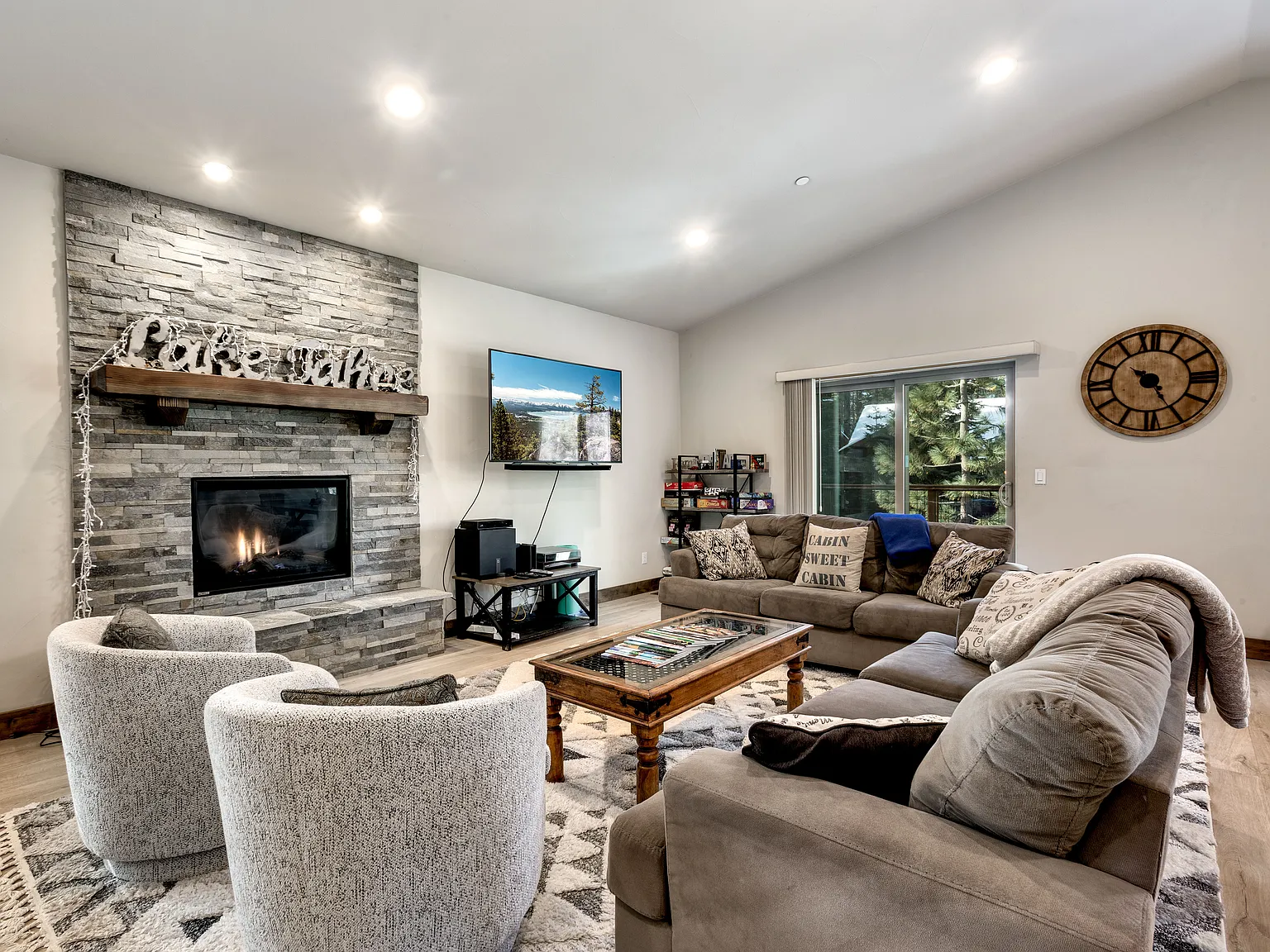 5 bed, 3028 sqft, $7,000 — Photo 1