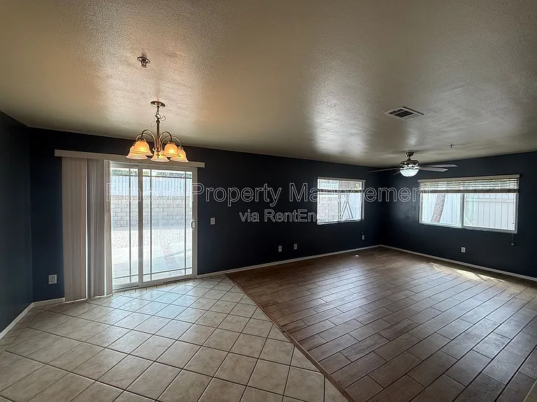 1540 Pyramid Ave — Photo 6