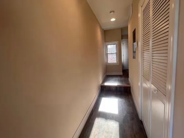 587 Bath St #3 — Photo 6