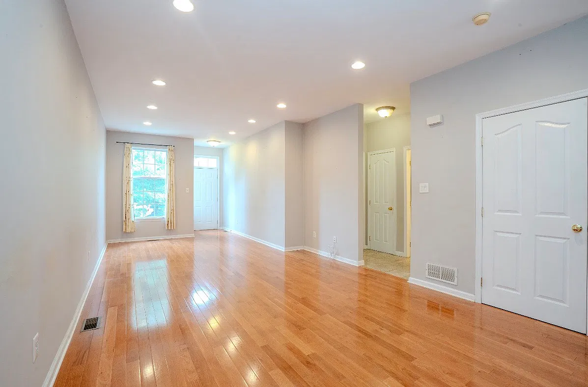 3 bed, 2.5 bath, 1842 sqft, $3,400 — Photo 2