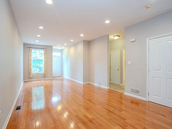 2nd image of 1604 Yarrow Cir