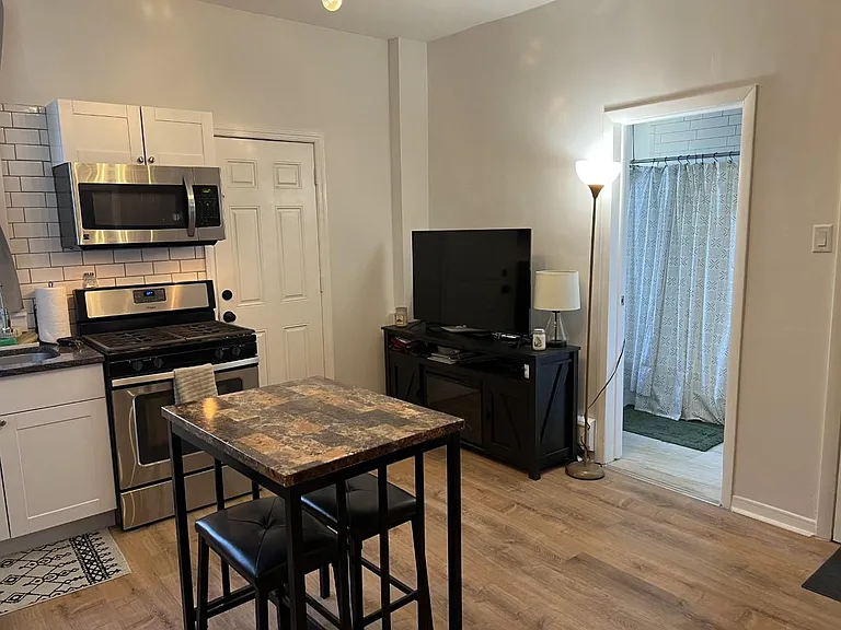 26 Elizabeth St #1 — Photo 3