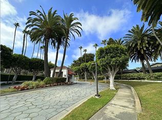 19401 Sunray Ln UNIT 206, Huntington Beach, CA 92648