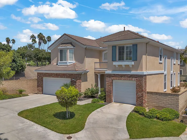 10 Clearwater Cv — Photo 1