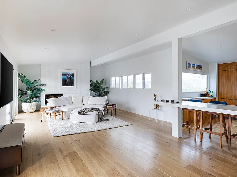 1504 Westcliff Dr #5 — Photo 3