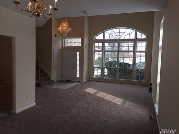 5th image of 170 Hamlet Dr