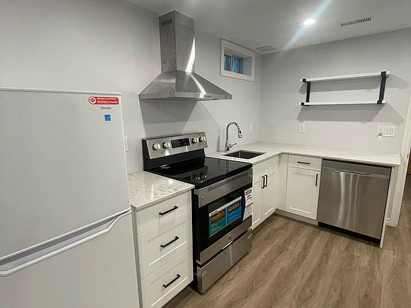 3rd image of 801 Patterson Pl