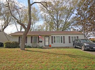 900 Meadow Ln, Streamwood, IL