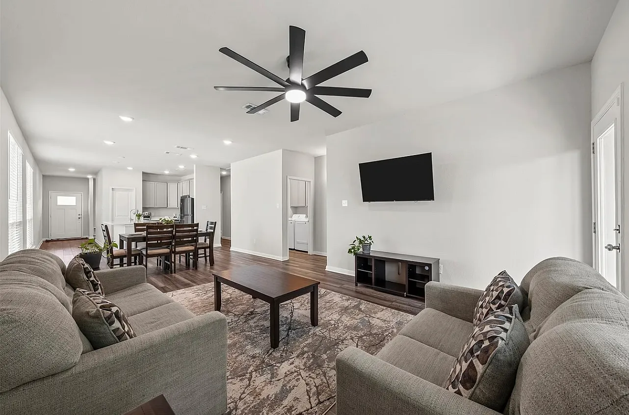 3 bed, 1478 sqft, $2,550 — Photo 2