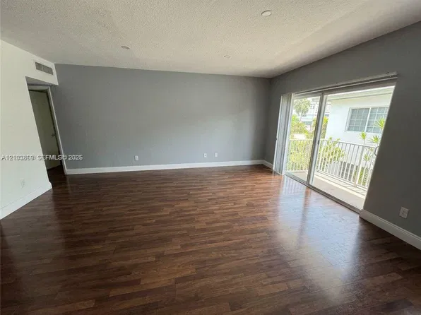 9260 Bay Harbor Ter APT 24, Bay Harbor Islands, FL 33154