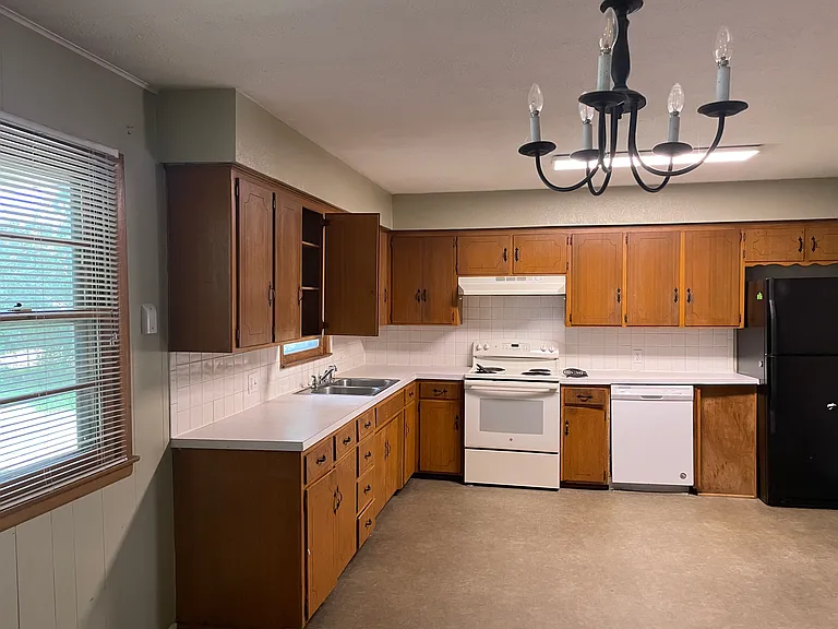 832 S Luster Ave — Photo 12