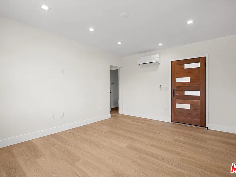 420 S Sepulveda Blvd #13 — Photo 9