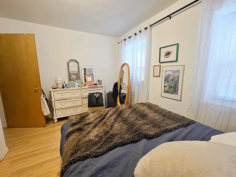 47 Conselyea St #1R — Photo 5