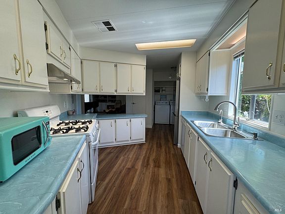 5th image of 24 Shadybrook Court