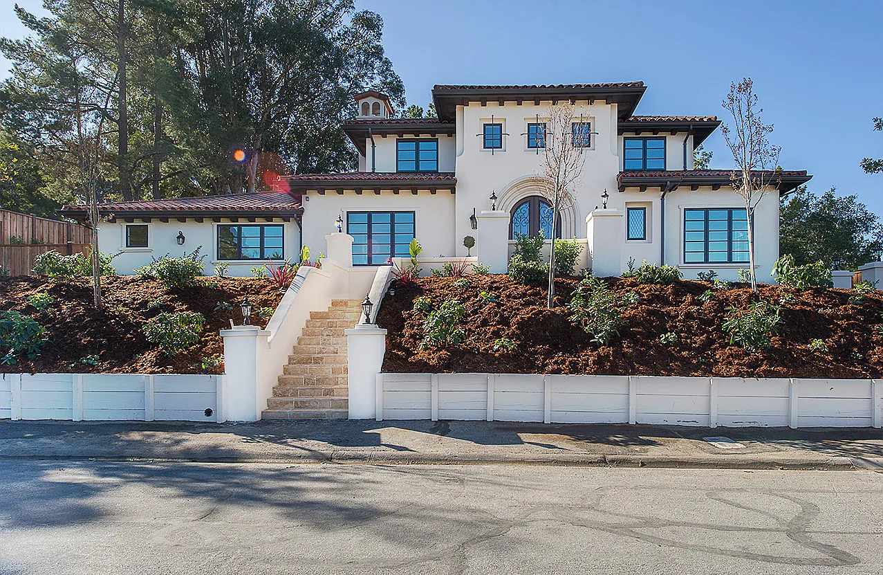 28 Cornelia Dr photo 1