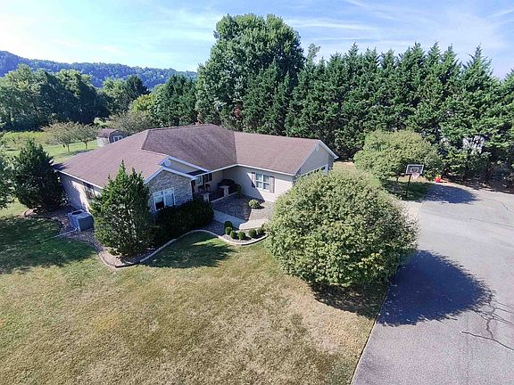 4th image of 123 Coralburst Ln