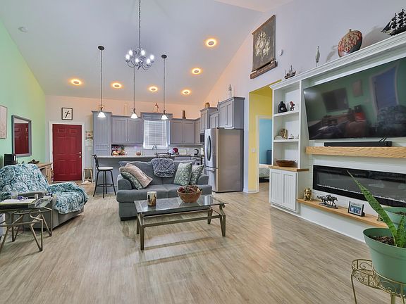 4th image of 1170 Airport Rd.