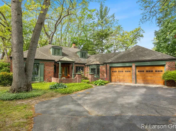 2033 Coronado Dr SE, East Grand Rapids, MI 49506