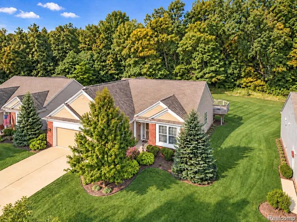 3578 Rainier Dr, Howell, MI 48843