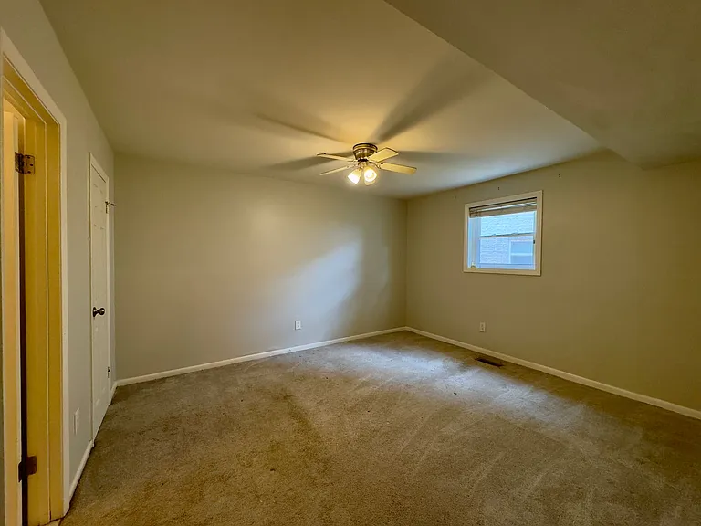 11 Warren Lodge Ct #B — Photo 7