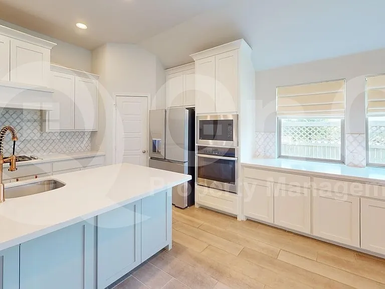 2401 Robin Way — Photo 8