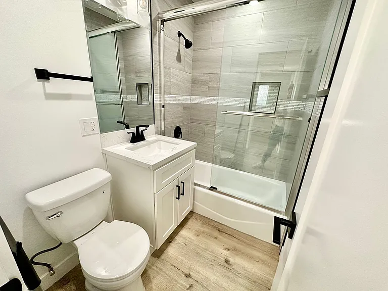 12759 Matteson Ave — Photo 5