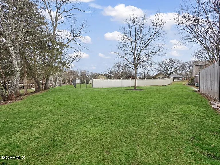 424 Tall Oak Ln — Photo 22