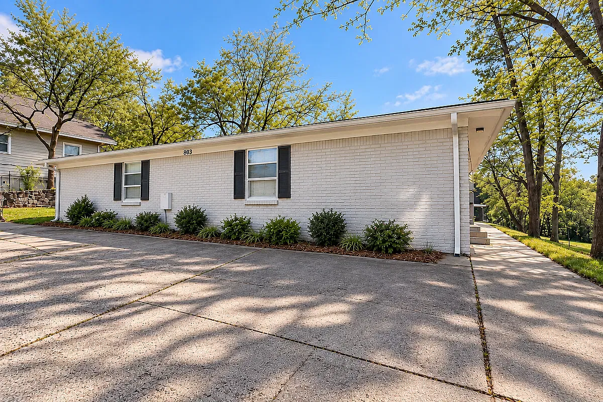 803 N Van Buren Street — Photo 1