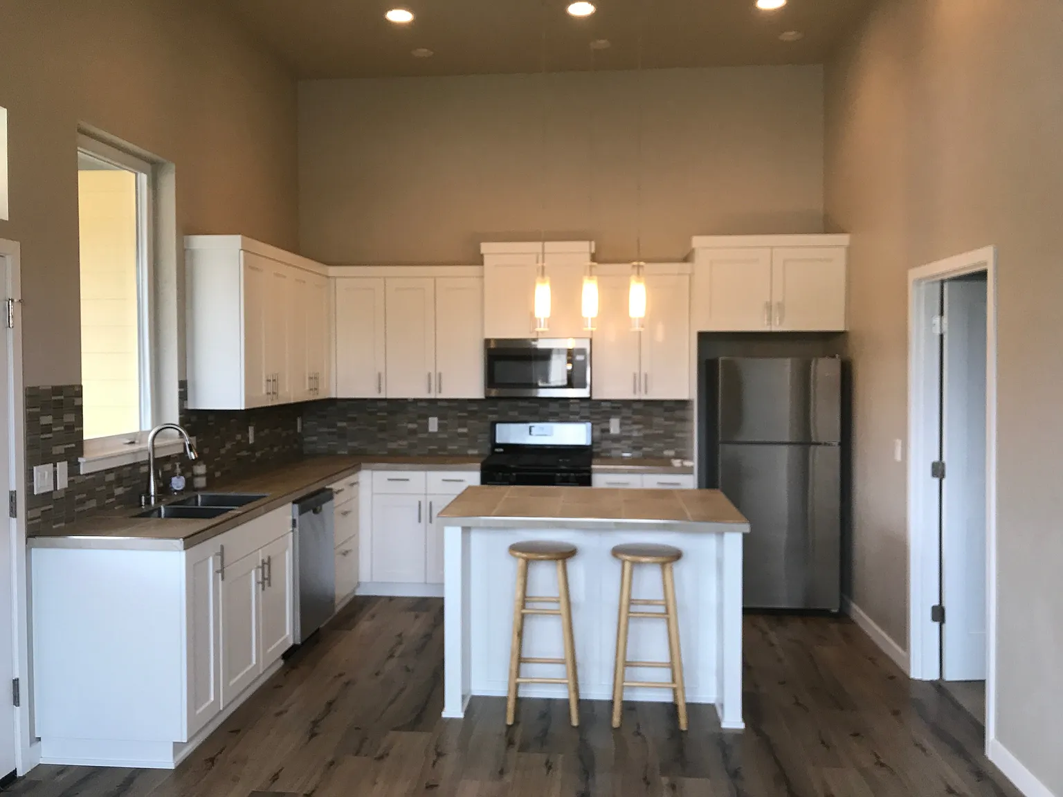 1 bed, 800 sqft, $1,695 — Photo 2