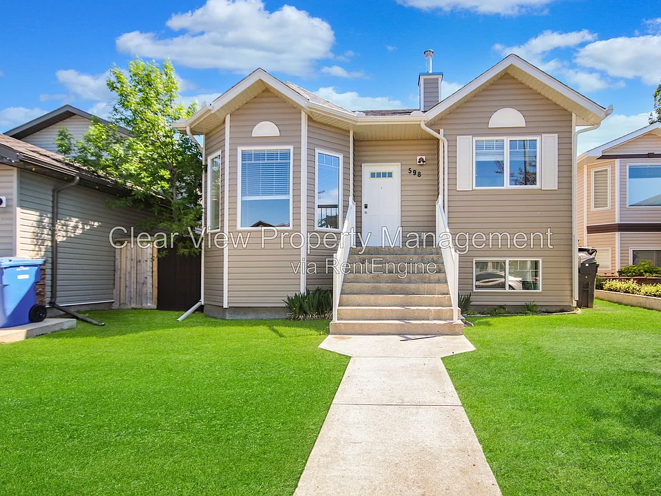 598 Squamish Ln W
