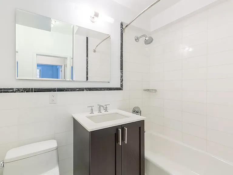 210 W 70th St #1506 — Photo 6