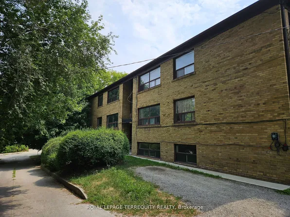 450 Arlington Ave #7, Toronto, ON M6C 3A2