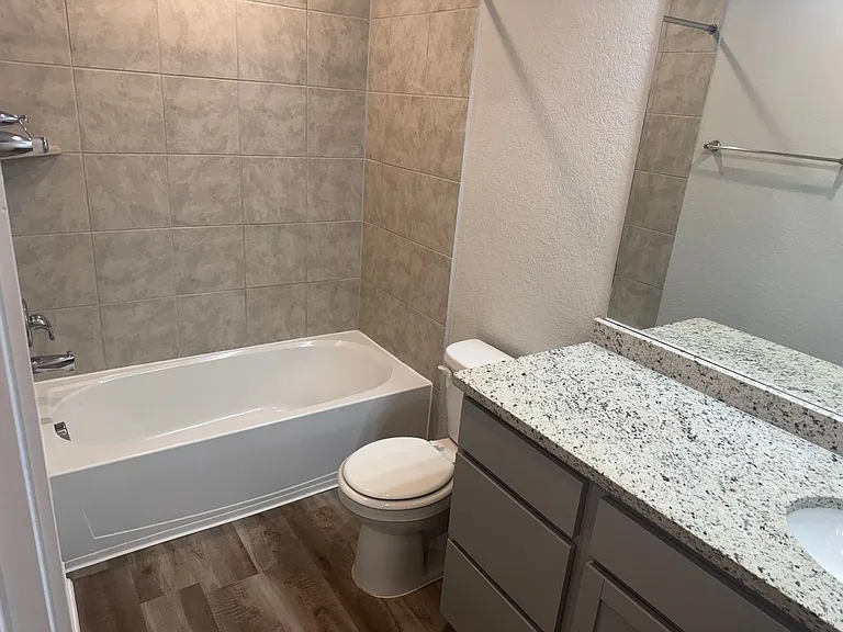 169 Stefan Est — Photo 16