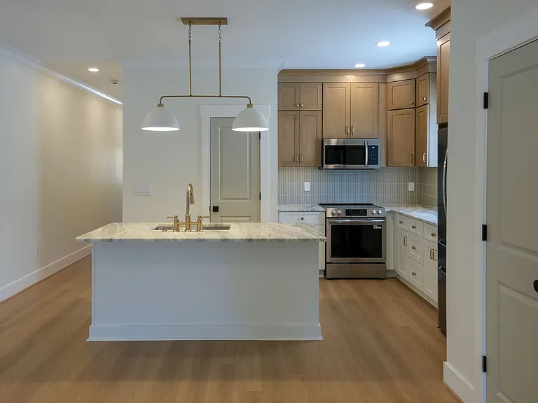 207 S Calhoun St — Photo 16