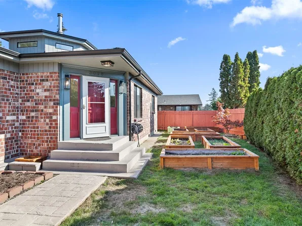 3018 S 225th Place, Des Moines, WA 98198