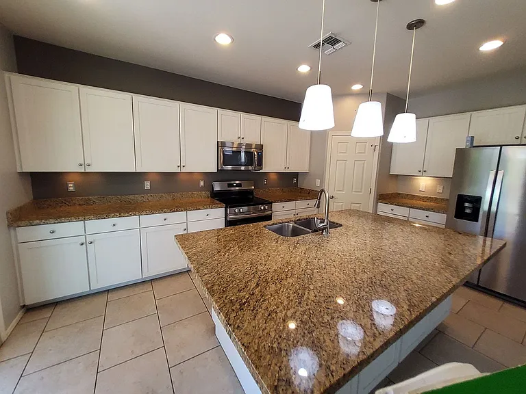 3031 E Regina St — Photo 3