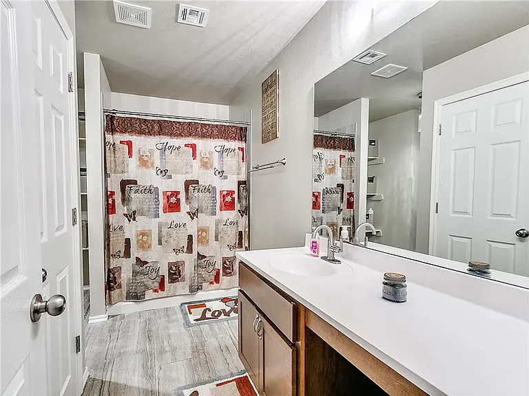 913 N Donald Way — Photo 5