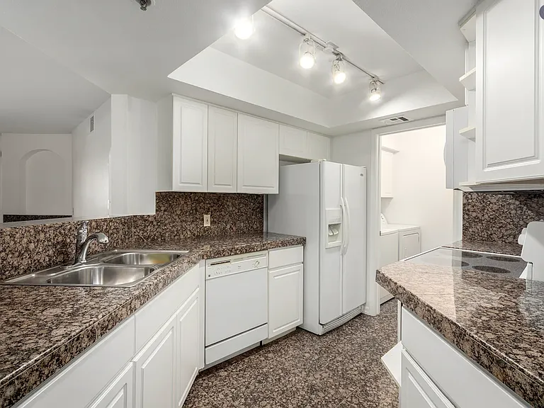5104 N 32nd St #225 — Photo 3